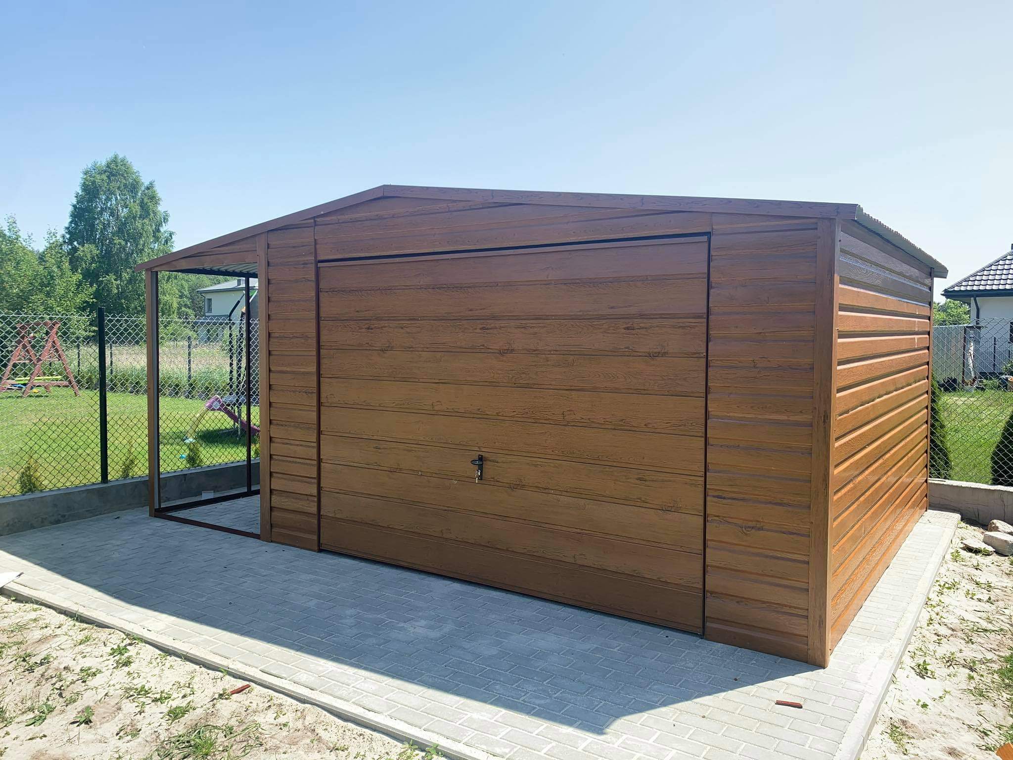 Garaż 4m x 4m + wiata 1m x 4m